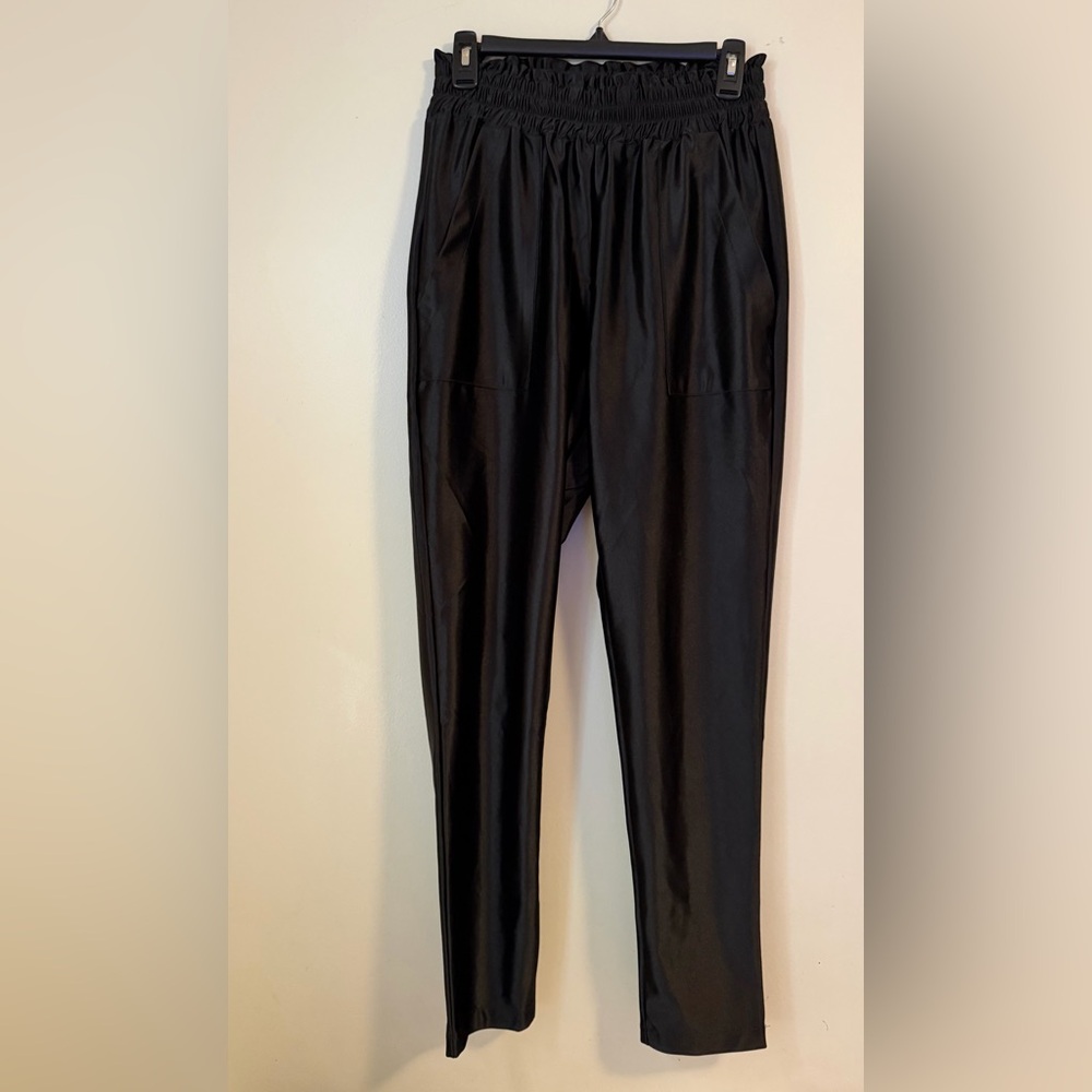 MAZIG Chic Black Sateen Gathered Waist Pants With 2 Pockets Women's Sz 0 Fit 4